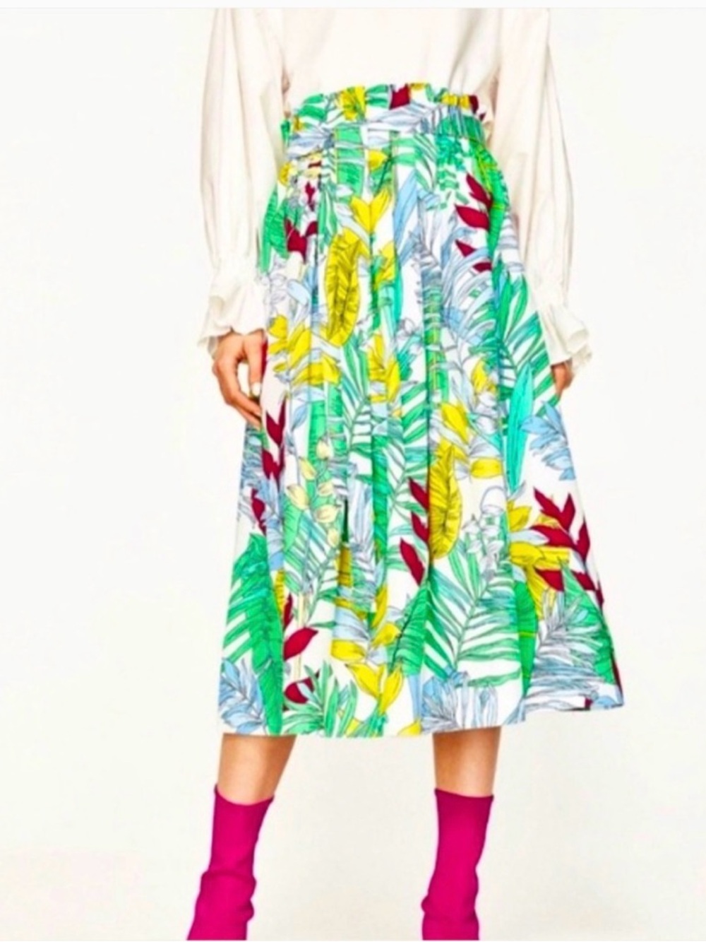 Zara midi skirt tropical green floral print and a ruched elastic waistband. XL